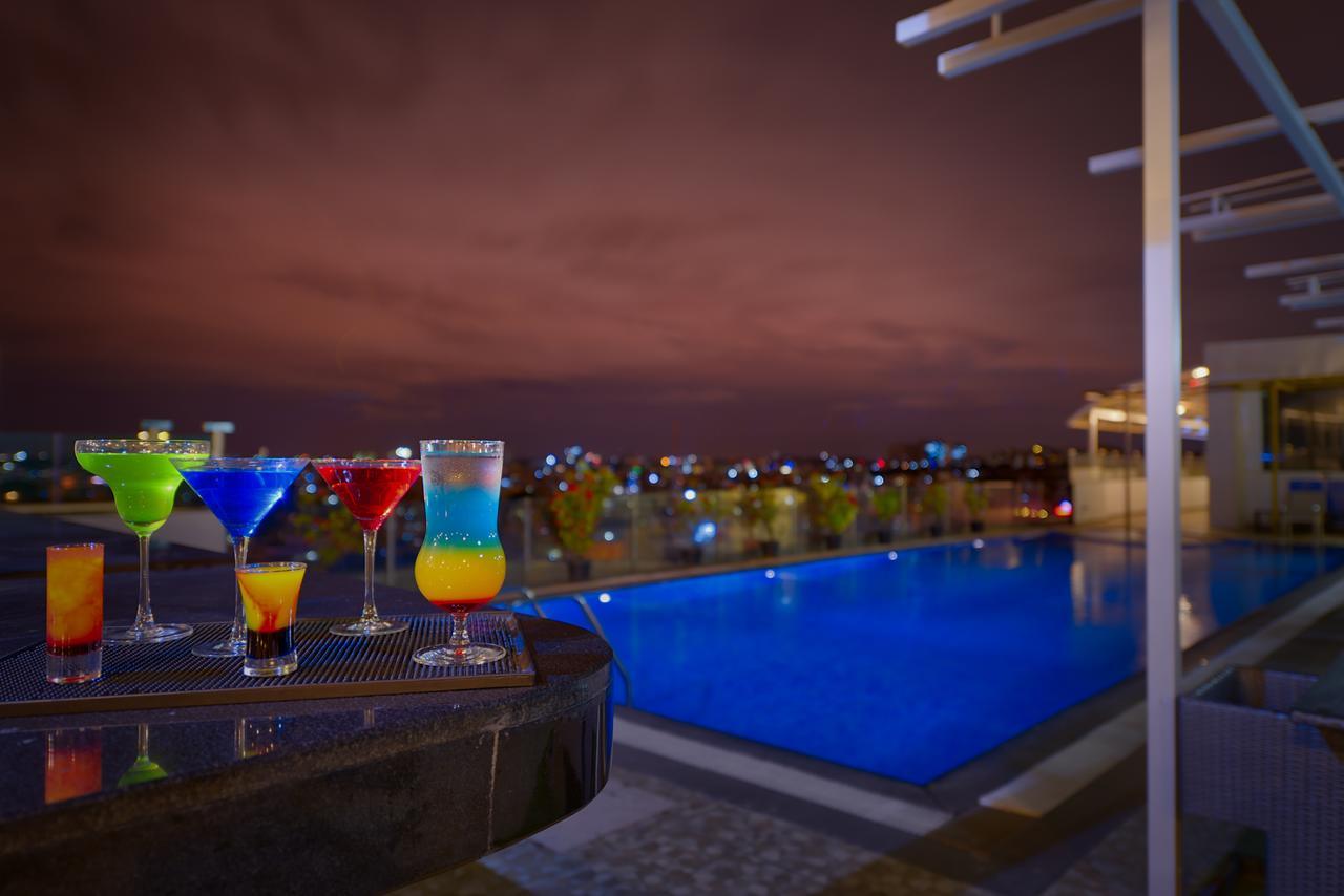 Davanam Sarovar Portico Suites Bangalore Exterior foto