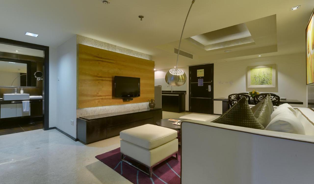 Davanam Sarovar Portico Suites Bangalore Exterior foto